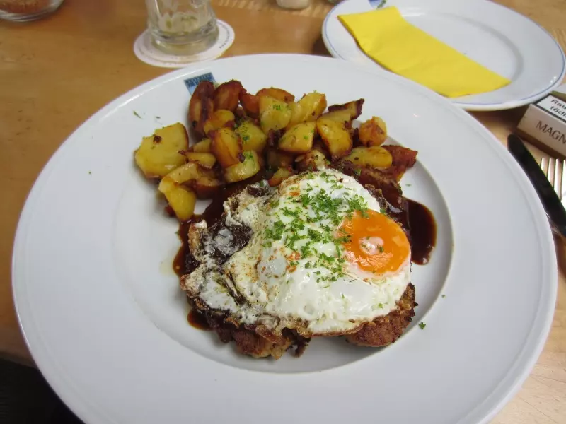 Hackbraten mit Bratkartoffeln